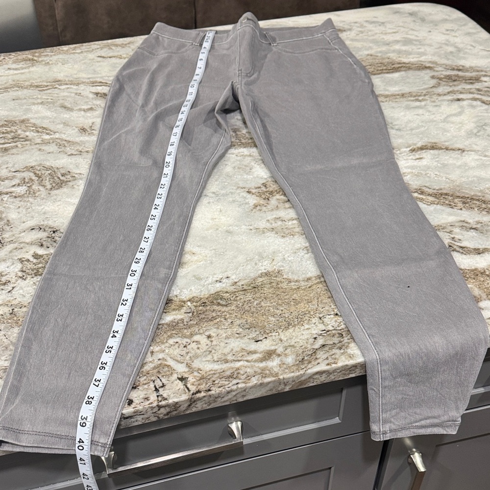 Women’s size large pull on gray pants.